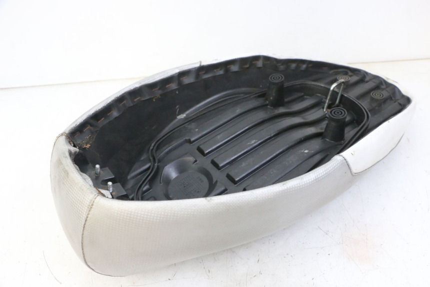 photo de ASIENTO MBK BOOSTER SPIRIT NAKED 50 (2004 - 2017) - Detalle de la pieza