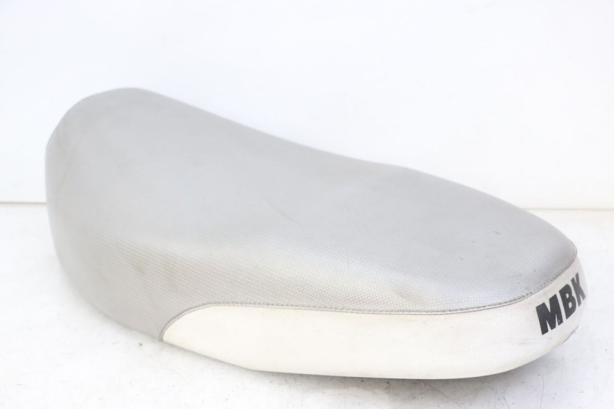 photo de ASIENTO MBK BOOSTER SPIRIT NAKED 50 (2004 - 2017) - Primer plano de alta resolución