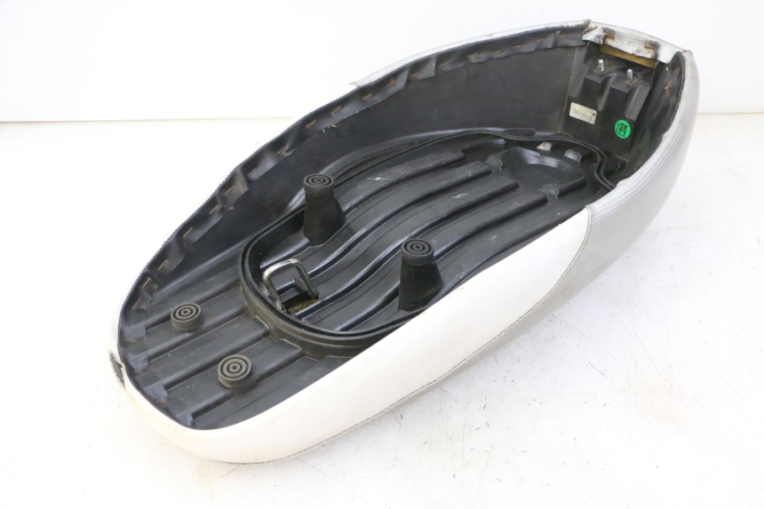 photo de ASIENTO MBK BOOSTER SPIRIT NAKED 50 (2004 - 2017) - Primer plano técnico