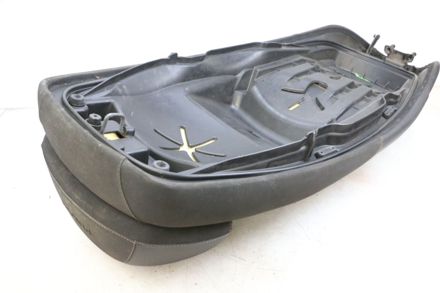 photo de ASIENTO PIAGGIO MP3 HPE 350 (2018 - 2020) - Estado de la superficie y material