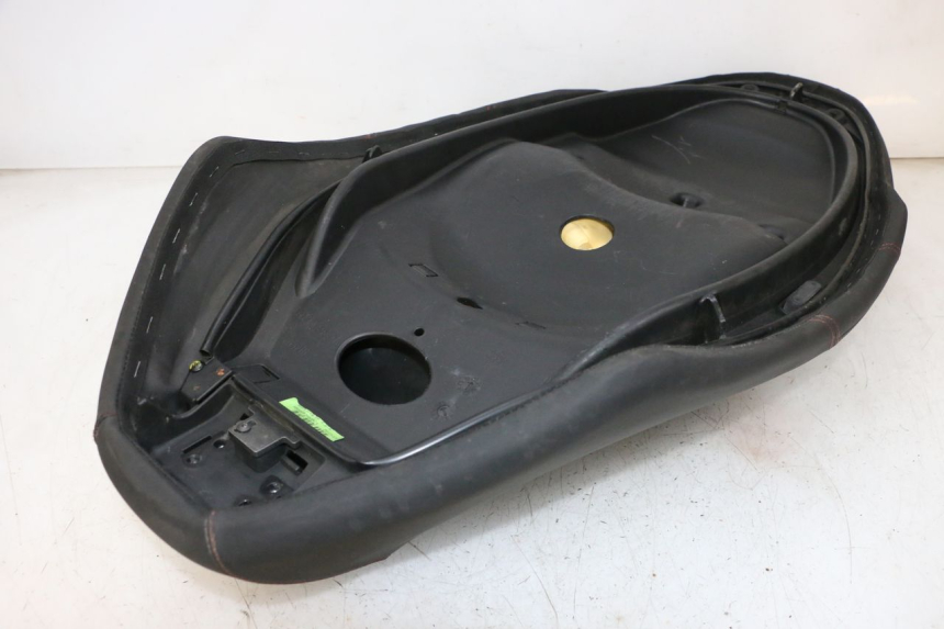 photo de ASIENTO PIAGGIO MP3 HPE 300 (2019 - 2026) - Detalle de la pieza