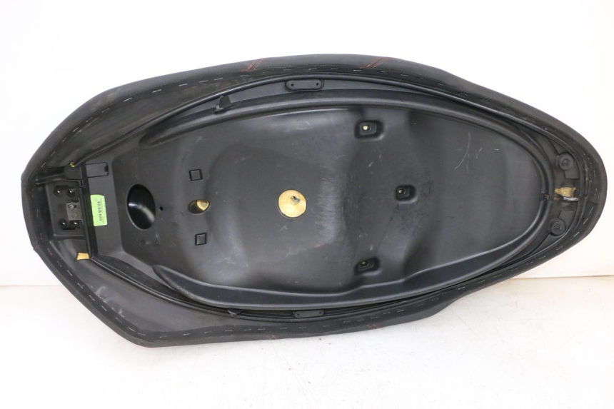 photo de ASIENTO PIAGGIO MP3 HPE 300 (2019 - 2026) - Características distintivas