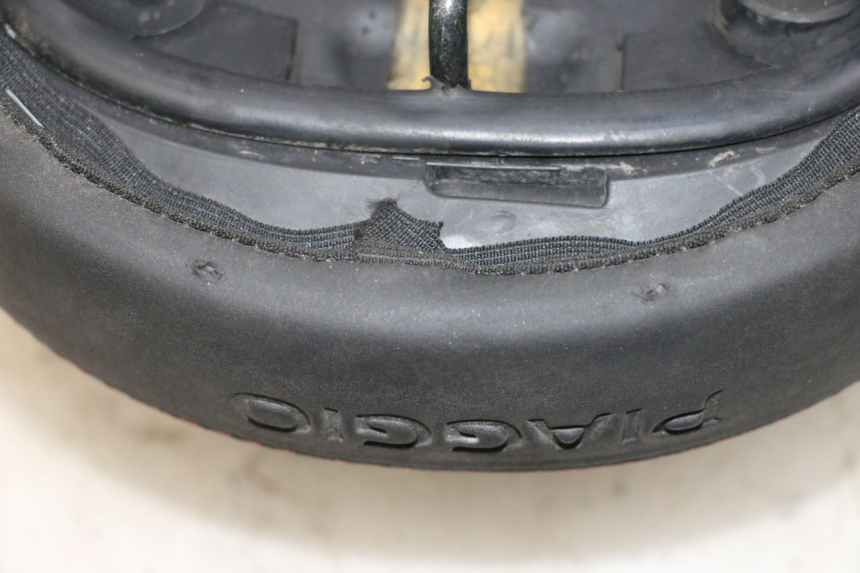 photo de ASIENTO PIAGGIO MP3 HPE 300 (2019 - 2026) - Primer plano técnico