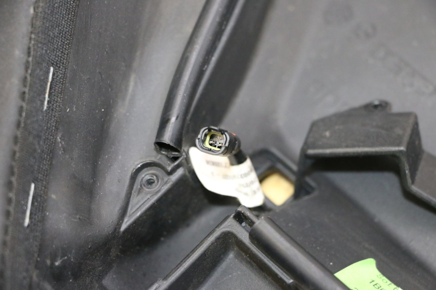 photo de ASIENTO PIAGGIO MP3 HPE 300 (2019 - 2026) - Estado de la superficie y material