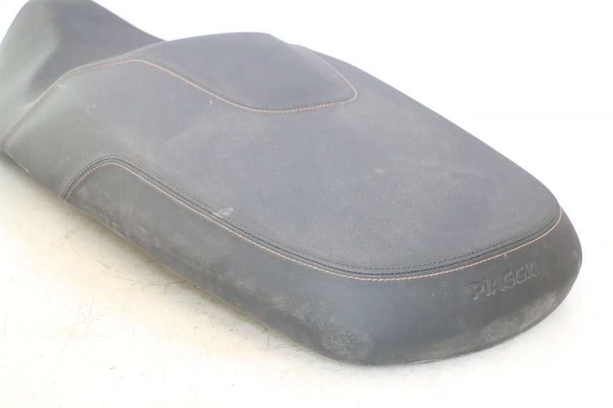 photo de ASIENTO PIAGGIO MP3 HPE 530 (2022 - 2026) - Primer plano de alta resolución