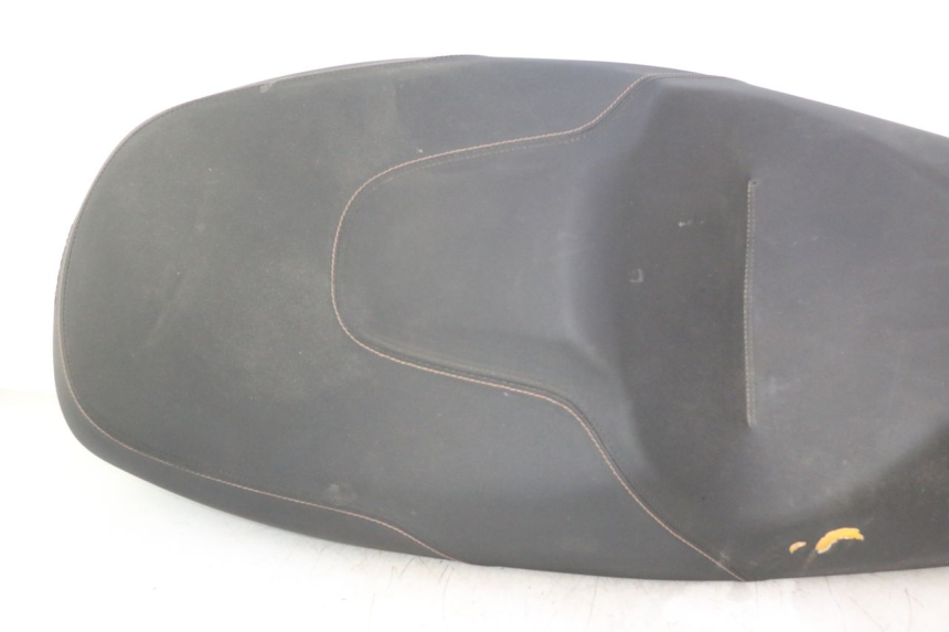 photo de ASIENTO PIAGGIO MP3 HPE 530 (2022 - 2026) - Detalle de la pieza