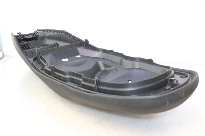 photo de ASIENTO PIAGGIO MP3 HPE 530 (2022 - 2026) - Primer plano técnico