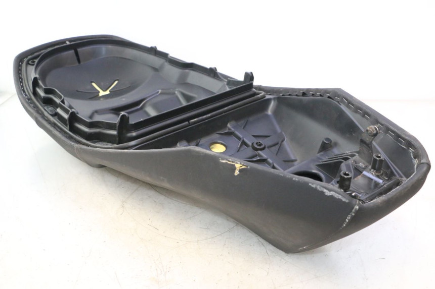 photo de ASIENTO PIAGGIO MP3 HPE 530 (2022 - 2026) - Detalles de los puntos de fijación