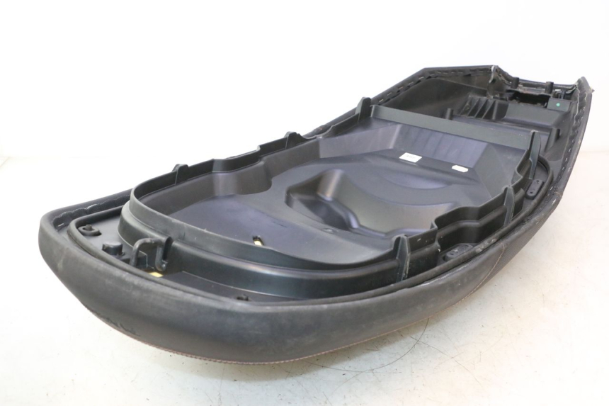 photo de ASIENTO PIAGGIO MP3 HPE 530 (2022 - 2026) - Estado de la superficie y material