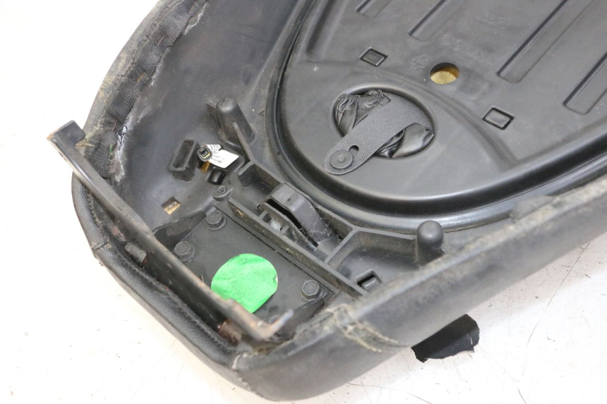 photo de ASIENTO PIAGGIO MP3 LT 400 (2007 - 2012) - Detalle de la pieza