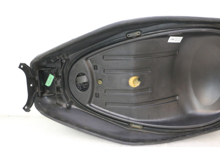 photo de ASIENTO PIAGGIO MP3 LT 300 (2010 - 2016) - Enfoque en la estructura