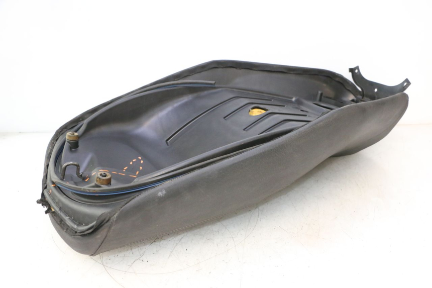photo de ASIENTO PIAGGIO MP3 LT 400 (2007 - 2012) - Enfoque en la estructura