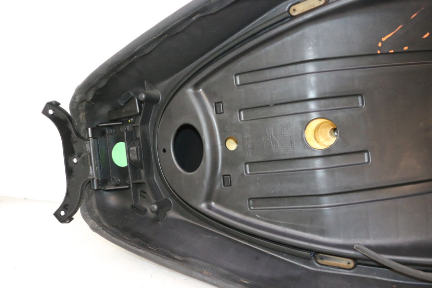 photo de ASIENTO PIAGGIO MP3 LT 400 (2007 - 2012) - Zoom estado de uso