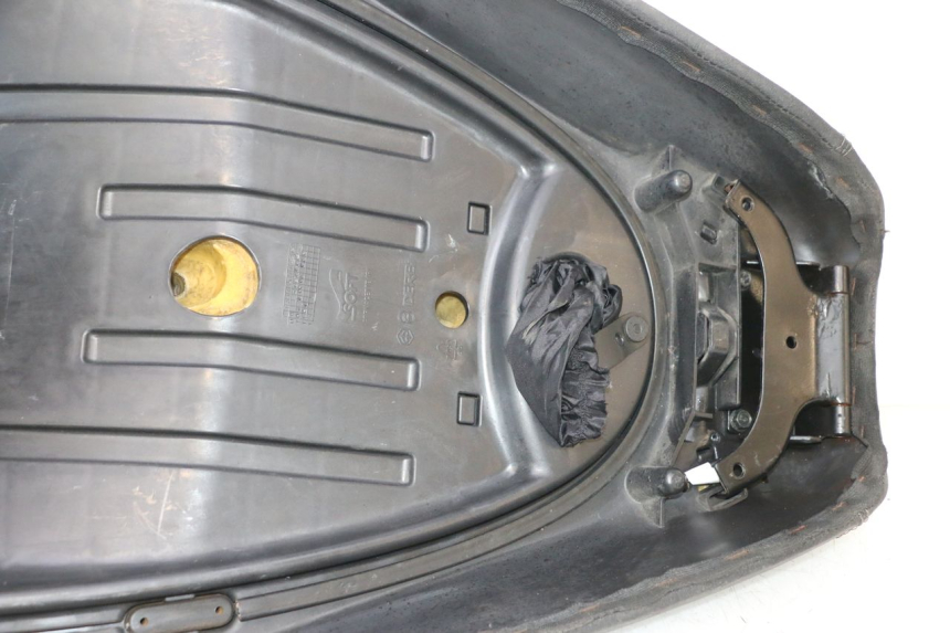 photo de ASIENTO PIAGGIO MP3 RL 250 (2006 - 2010) - Enfoque en la estructura