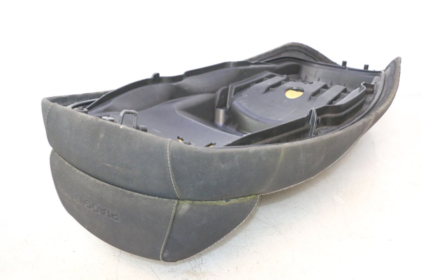 photo de ASIENTO PIAGGIO MP3 500 (2016 - 2018) - Detalles de los puntos de fijación