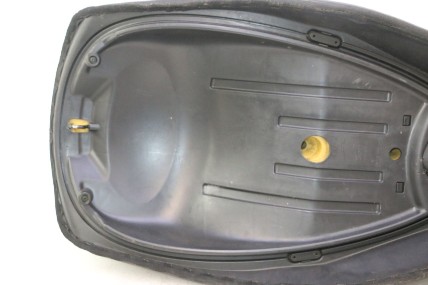 photo de ASIENTO PIAGGIO MP3 125 (2006 - 2014) - Enfoque en la estructura