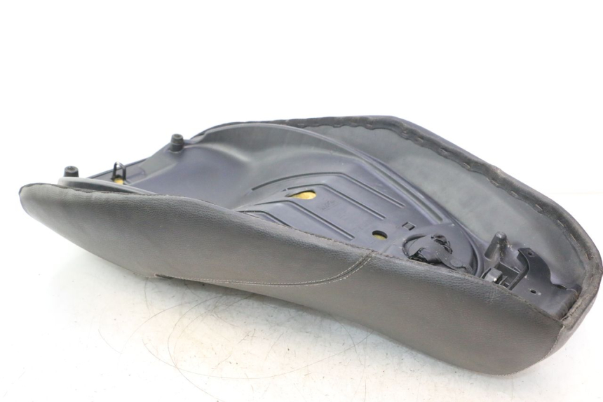 photo de ASIENTO PIAGGIO MP3 125 (2006 - 2014) - Detalles de los puntos de fijación