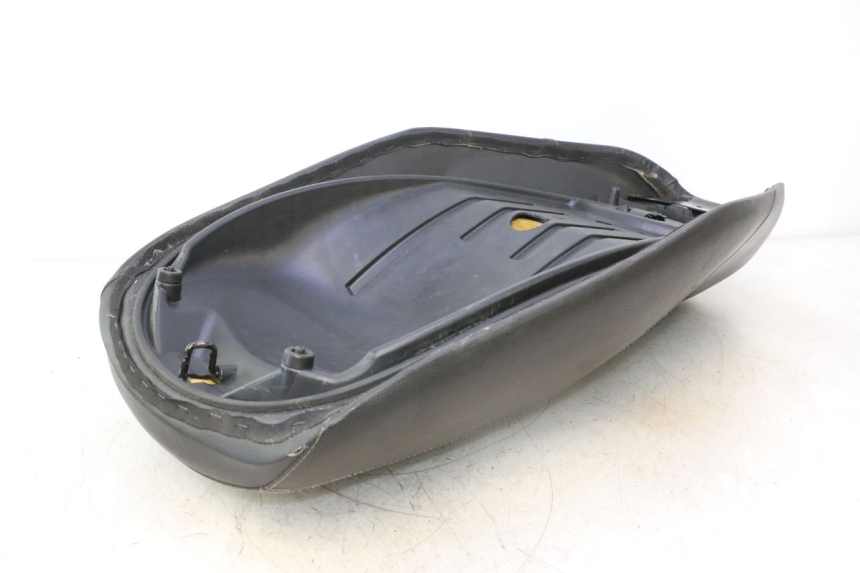 photo de ASIENTO PIAGGIO MP3 500 (2011 - 2015) - Detalles de los puntos de fijación