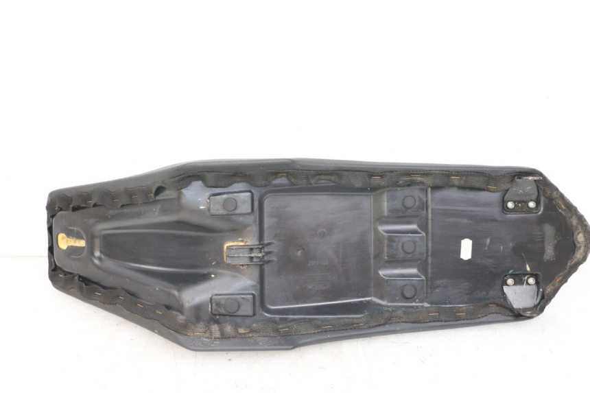 photo de ASIENTO RIEJU MRT 50 (2018 - 2021) - Detalles de los puntos de fijación