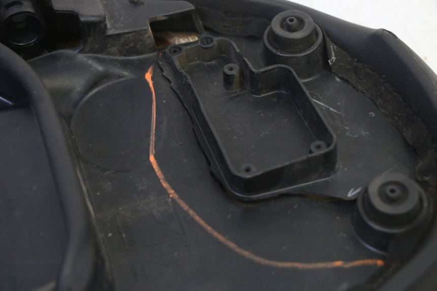 photo de ASIENTO PIAGGIO NEW TYPHOON 50 (2010 - 2017) - Estado de la superficie y material