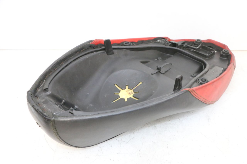 photo de ASIENTO PIAGGIO NEW TYPHOON 50 (2018 - 2021) - Primer plano de alta resolución