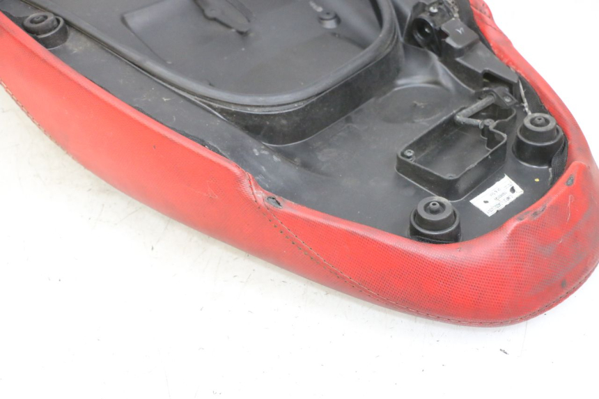 photo de ASIENTO PIAGGIO NEW TYPHOON 50 (2018 - 2021) - Enfoque en la estructura