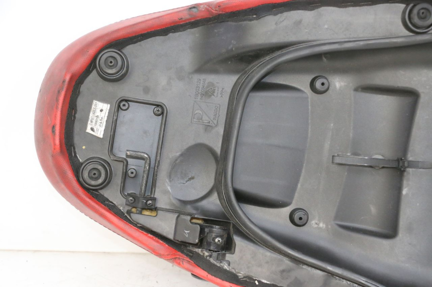 photo de ASIENTO PIAGGIO NEW TYPHOON 50 (2018 - 2021) - Detalle de la pieza