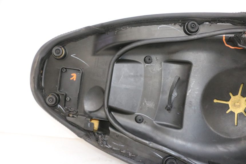 photo de ASIENTO PIAGGIO NEW TYPHOON 50 (2018 - 2021) - Zoom calidad de ocasión