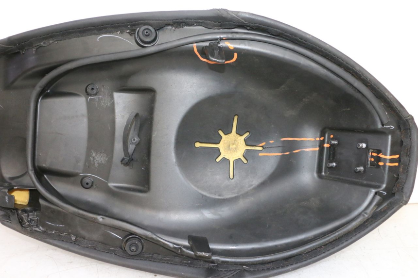 photo de ASIENTO PIAGGIO NEW TYPHOON 50 (2018 - 2021) - Perfil de la pieza de repuesto