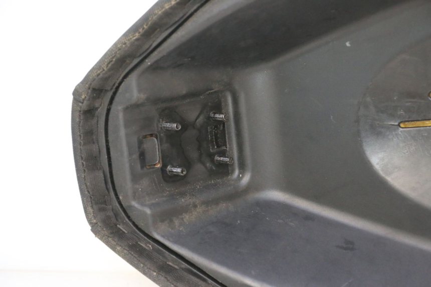 photo de ASIENTO PIAGGIO NEW TYPHOON 50 (2010 - 2017) - Estado de la superficie y material
