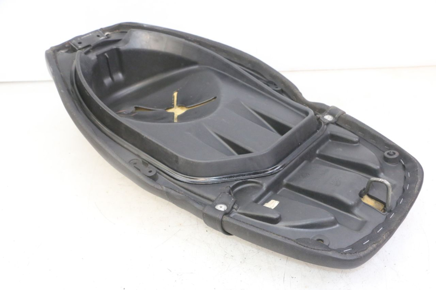 photo de ASIENTO PIAGGIO NRG POWER PUREJET 50 (2018 - 2021) - Primer plano técnico