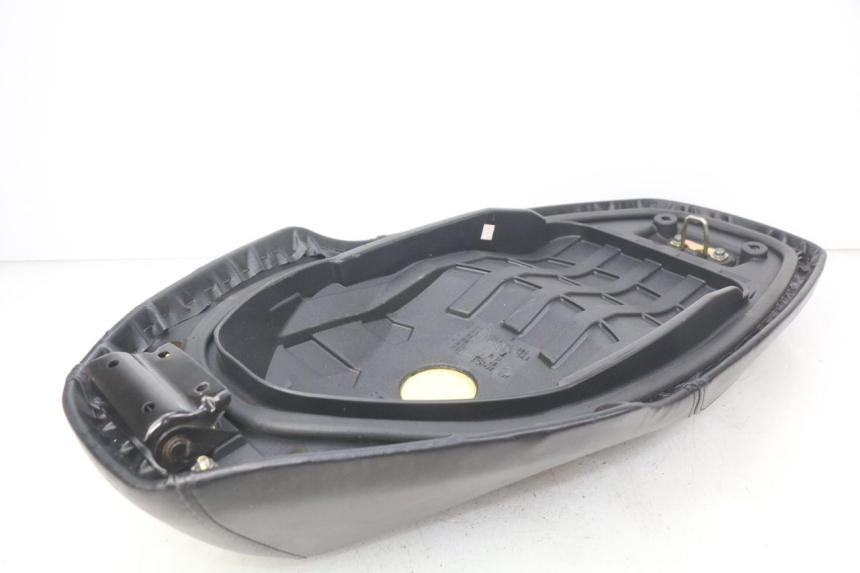 photo de ASIENTO SYM ORBIT III 3 4T 50 (2018 - 2021) - Detalles de los puntos de fijación