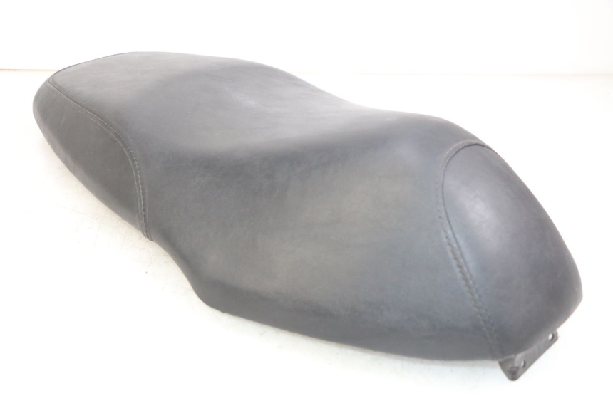 photo de ASIENTO SYM ORBIT III 3 4T 50 (2021 - 2025) - Detalle de la pieza