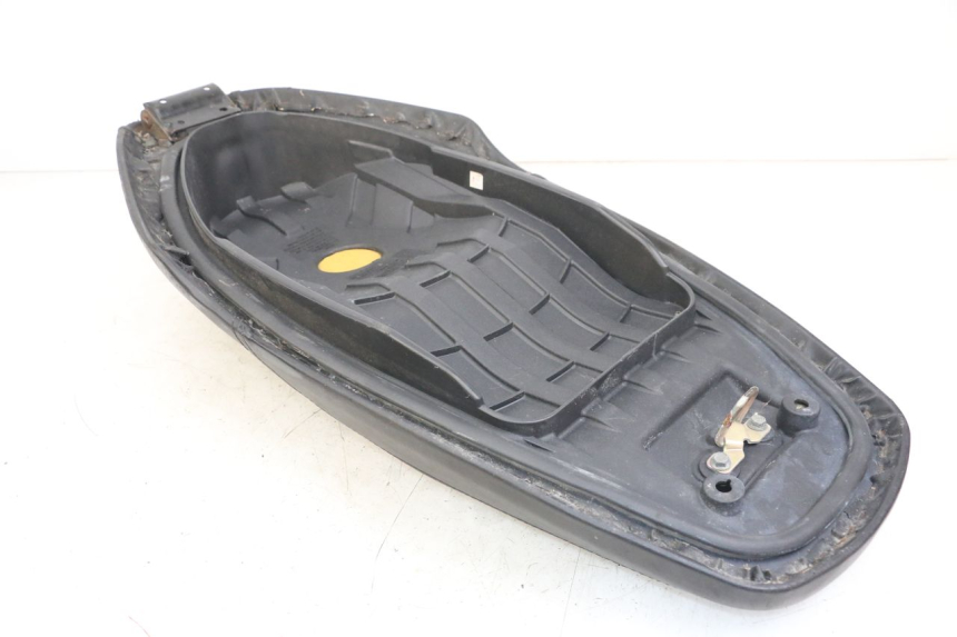 photo de ASIENTO SYM ORBIT III 3 4T 50 (2018 - 2021) - Estado de la superficie y material