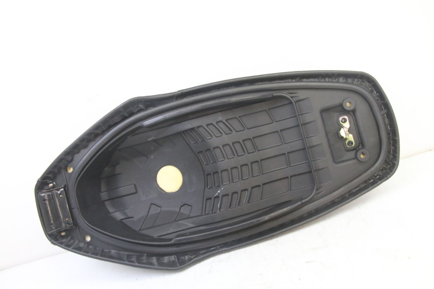 photo de ASIENTO SYM ORBIT III 3 4T 50 (2021 - 2025) - Estado de la superficie y material