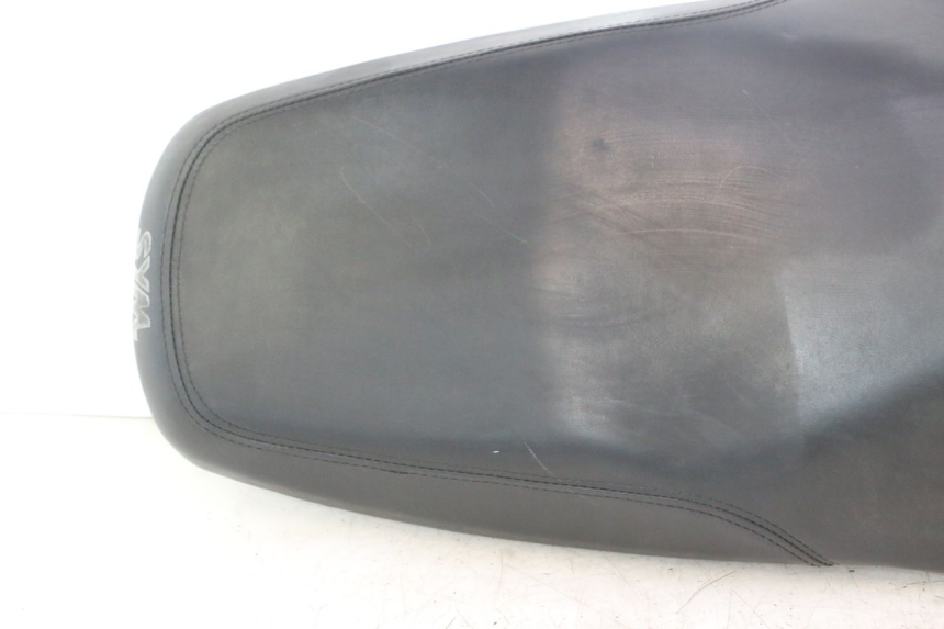 photo de ASIENTO SYM ORBIT III 3 4T 50 (2021 - 2025) - Detalle de la pieza