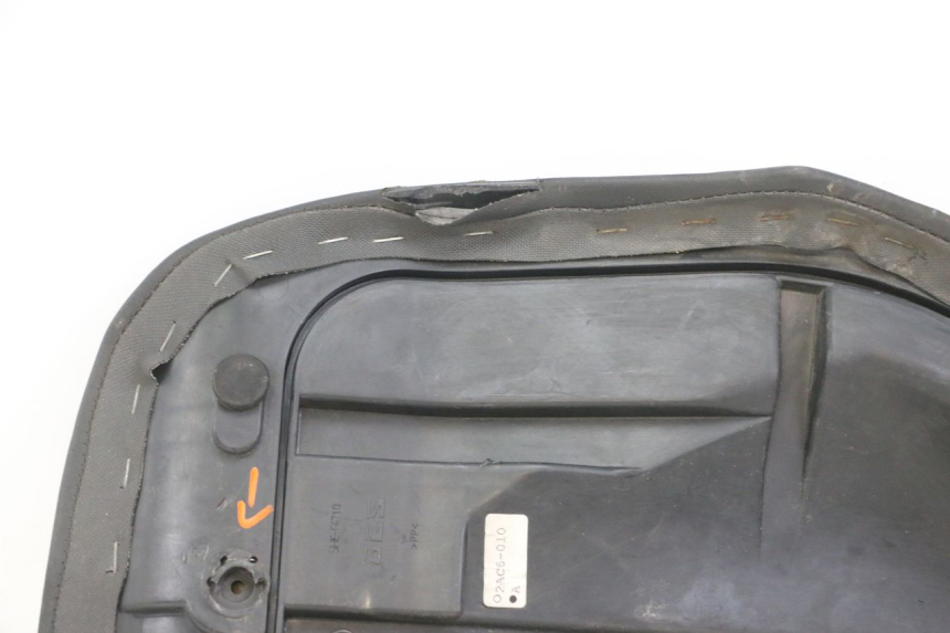 photo de ASIENTO MBK OVETTO 4T 50 (2008 - 2016) - Detalles de los puntos de fijación