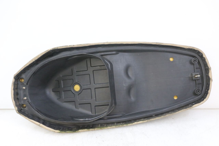 photo de ASIENTO PEUGEOT BELVILLE 125 (2017 - 2021) - Detalles de los puntos de fijación