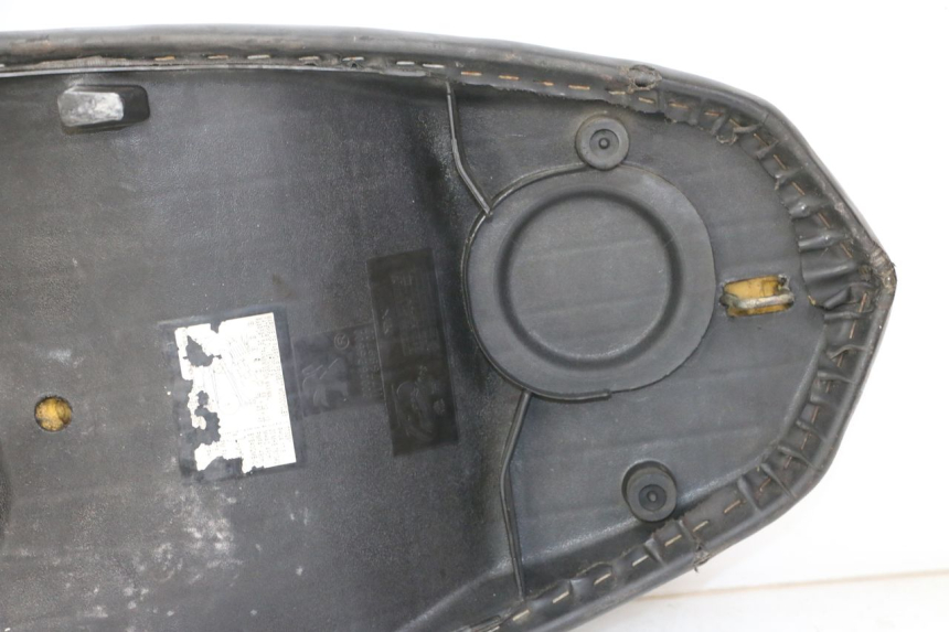 photo de ASIENTO PEUGEOT KISBEE 2T 50 (2010 - 2017) - Enfoque en la estructura