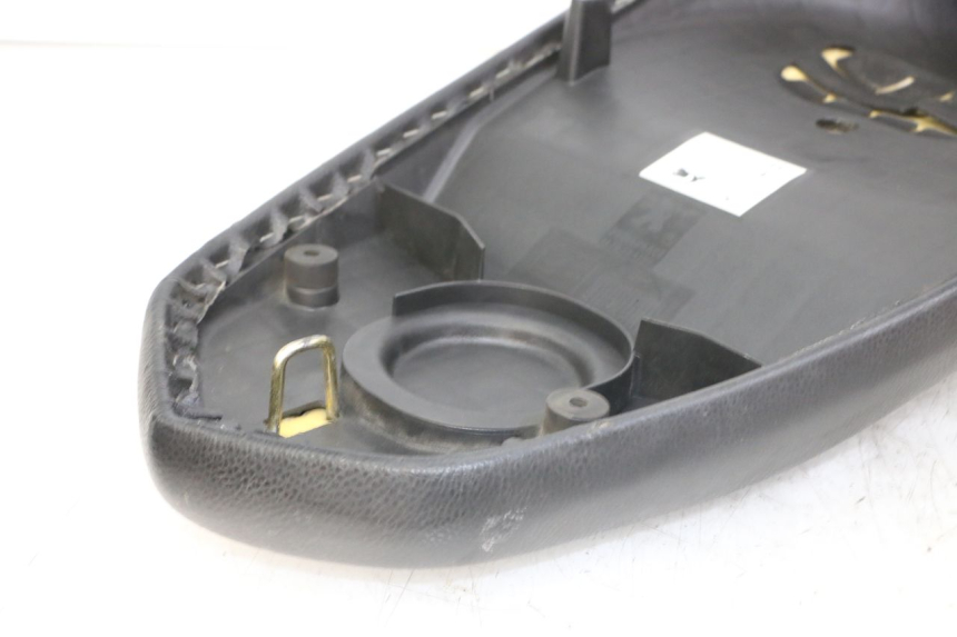 photo de ASIENTO PEUGEOT KISBEE 4T 50 (2018 - 2022) - Características distintivas