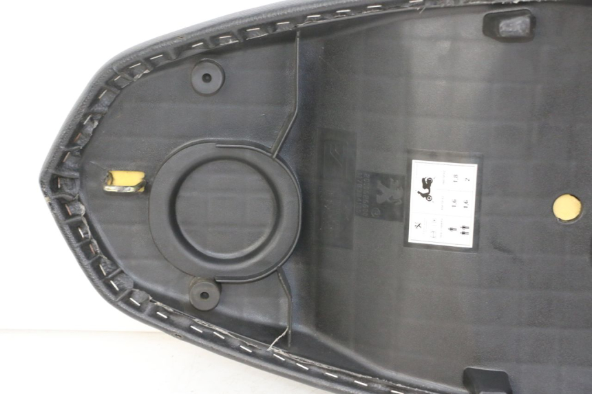 photo de ASIENTO PEUGEOT KISBEE 4T 50 (2018 - 2022) - Zoom sobre los componentes