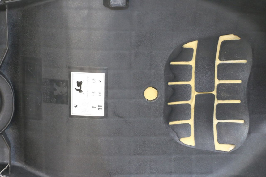 photo de ASIENTO PEUGEOT KISBEE 4T 50 (2018 - 2022) - Primer plano de alta resolución