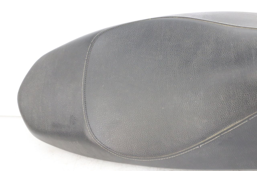 photo de ASIENTO PEUGEOT KISBEE 4T 50 (2018 - 2022) - Enfoque en la estructura