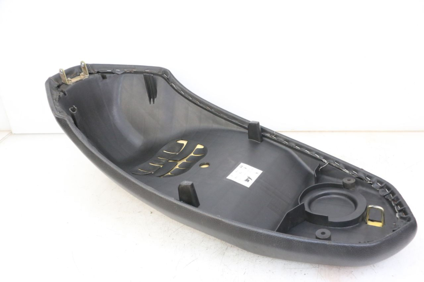 photo de ASIENTO PEUGEOT KISBEE 4T 50 (2018 - 2022) - Estado de la superficie y material