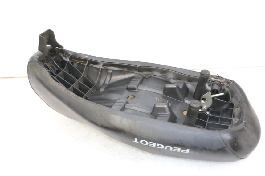 photo de ASIENTO PEUGEOT LUDIX 50 (2008 - 2017) - Detalles de los puntos de fijación