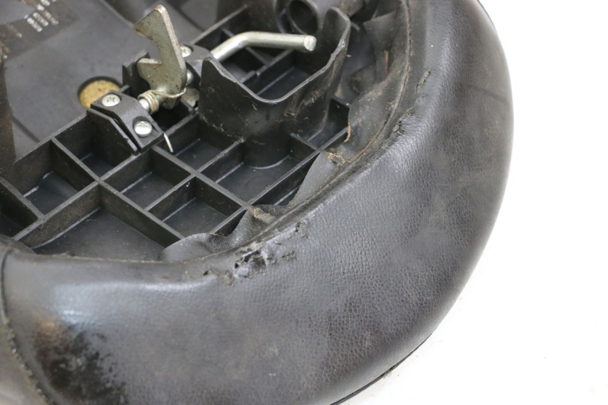 photo de ASIENTO PEUGEOT LUDIX 50 (2008 - 2017) - Estado de la superficie y material