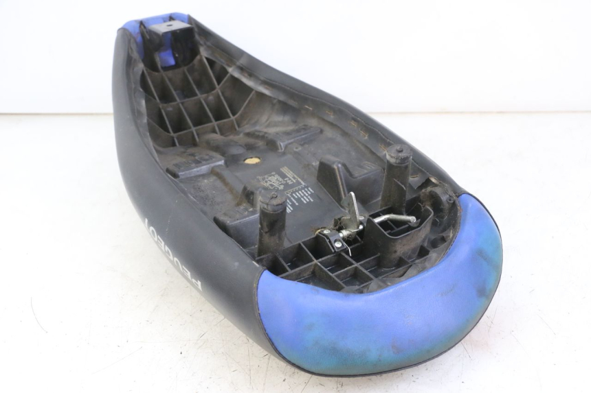 photo de ASIENTO PEUGEOT LUDIX ONE 50 (2005 - 2008) - Detalles de los puntos de fijación