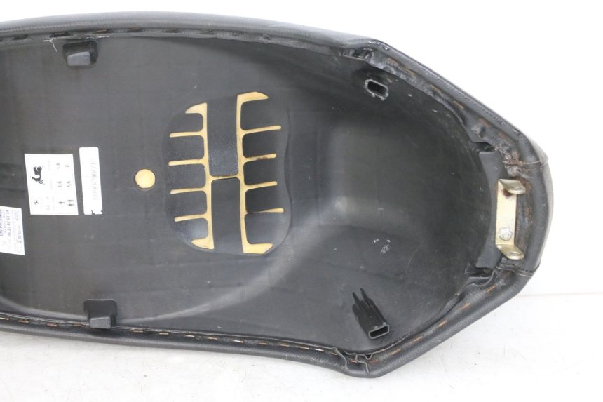 photo de ASIENTO PEUGEOT STREETZONE 4T 50 (2018 - 2023) - Zoom sobre los componentes