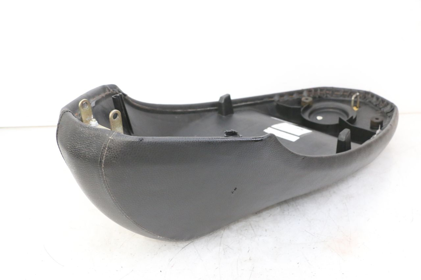 photo de ASIENTO PEUGEOT STREETZONE 4T 50 (2018 - 2023) - Estado de la superficie y material