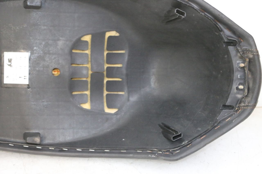 photo de ASIENTO PEUGEOT STREETZONE I 2T 50 (2018 - 2020) - Zoom sobre los componentes